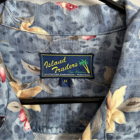 Island Traders Hawaiian Shirt Blouse Size M Multicolor Rayon Floral Short Sleeve - Picture 3 of 9